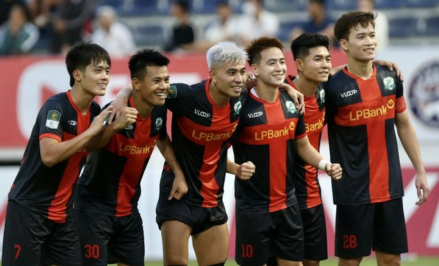 CLB Ninh Bình đổi tên, thay HLV nội bằng ‘tướng’ ngoại: Đua vô địch V-League ngay từ bây giờ!- Ảnh 1.
