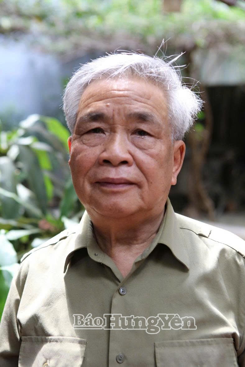 Ông Lê Đình Phung,  kỹ thuật viên thế hệ đầu tiên của Đài truyền thanh Hưng Yên (ảnh Phạm Thành)