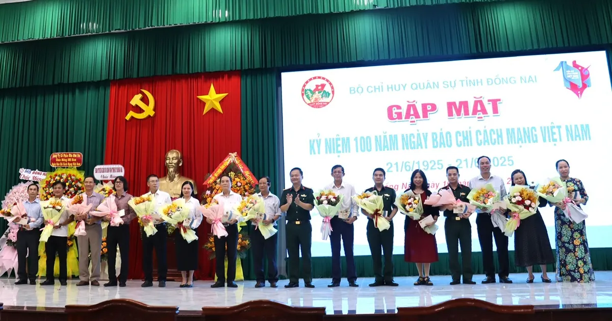 បញ្ជាការដ្ឋានយោធាខេត្ត Dong Nai ពង្រឹងការសម្របសម្រួលជាមួយភ្នាក់ងារសារព័ត៌មាន