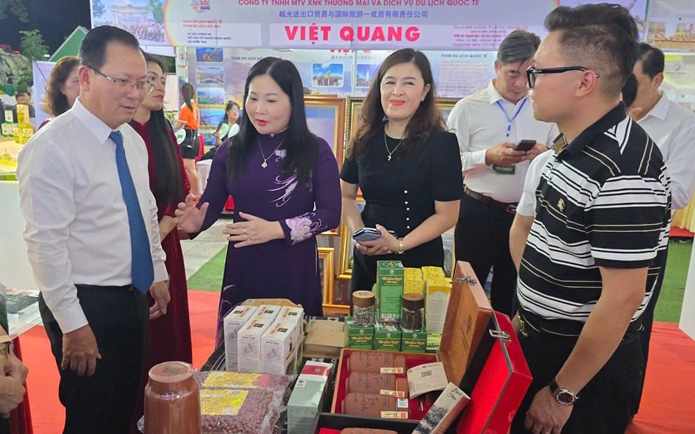 130 booths participate in Lao Cai International Tourism Fair 2025
