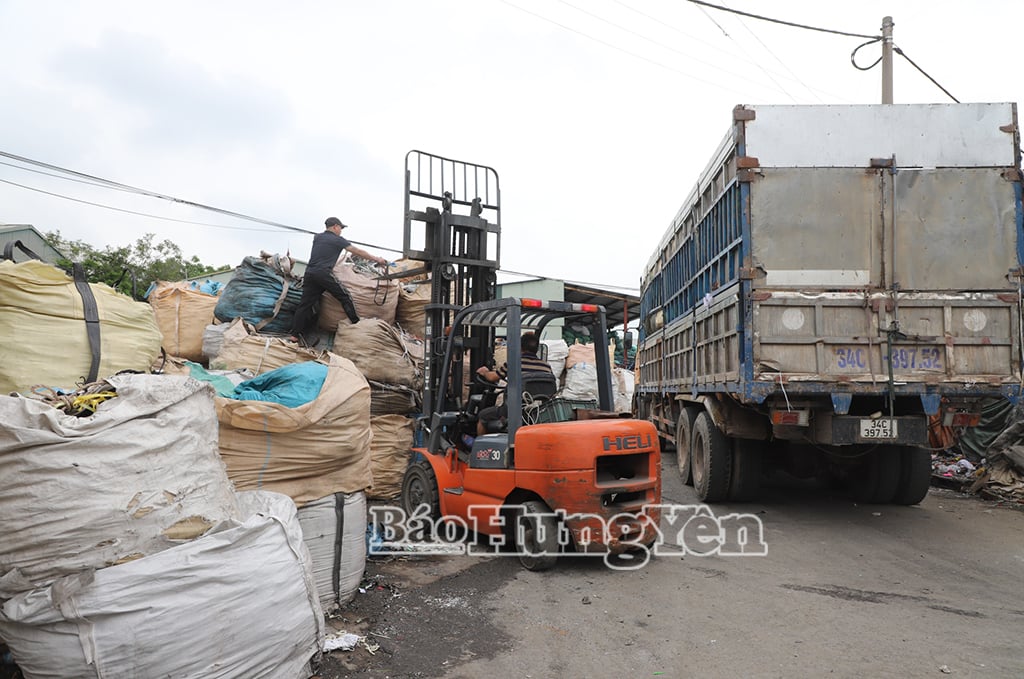 El reciclaje de plástico en la aldea de Minh Khai siempre está en un estado de grave contaminación.