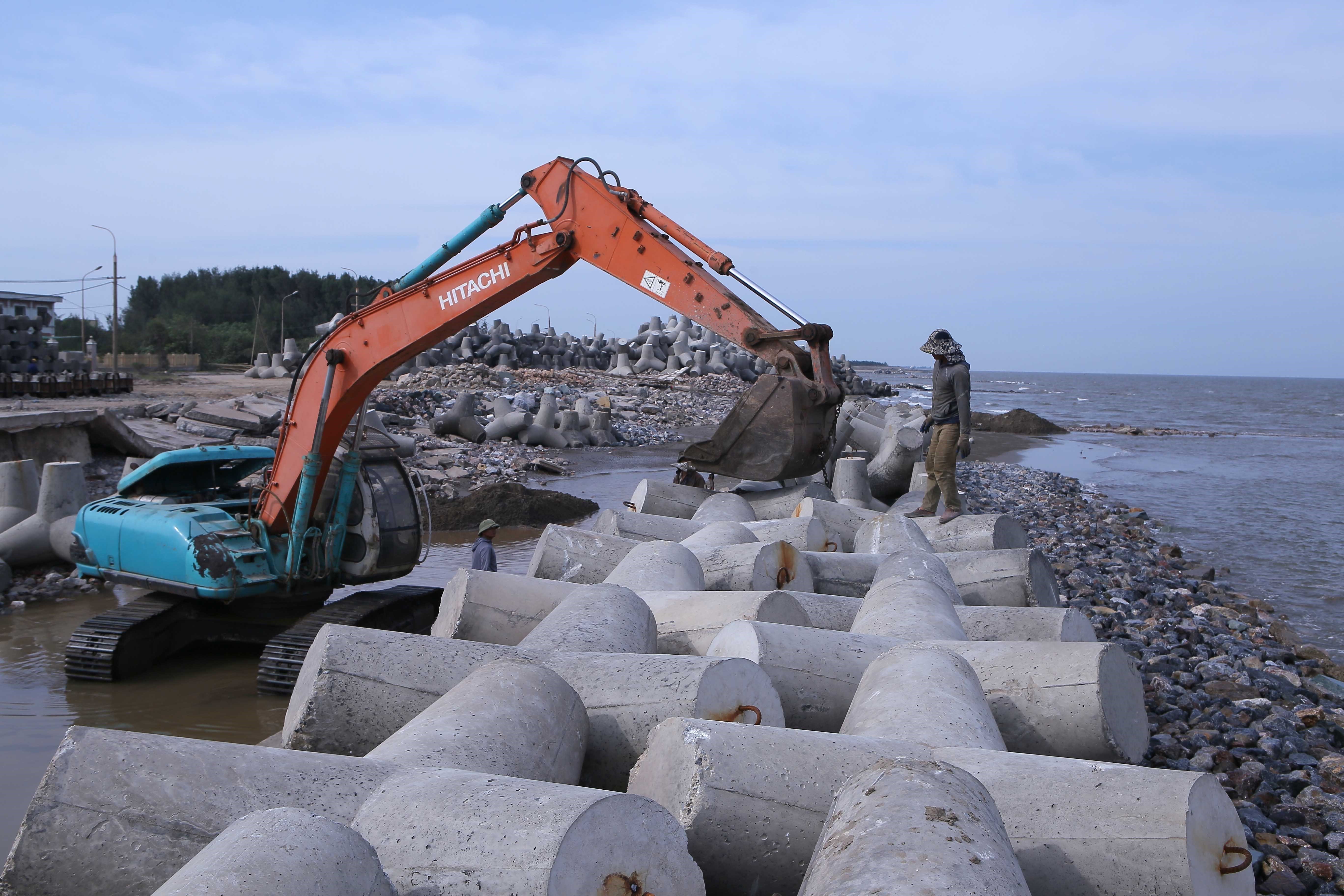 นามดิ่ญเร่งก่อสร้างเขื่อนป้องกันแหล่งท่องเที่ยวชายหาดติ๋งลอง