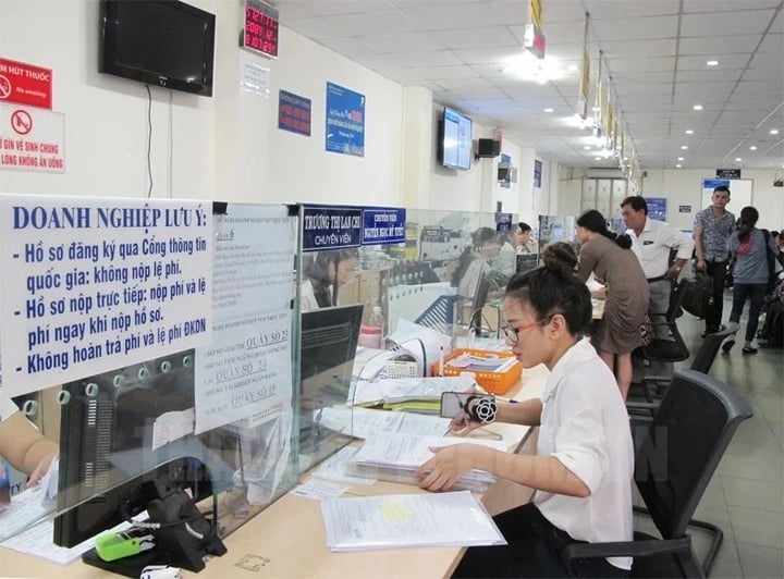 Enterprises are not required to change information on the Business Registration Certificate but can do so as needed after the province merges. (Illustration photo: KT)