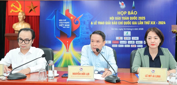 Lần đầu trưng bày lịch sử báo chí 100 năm - Ảnh 1.
