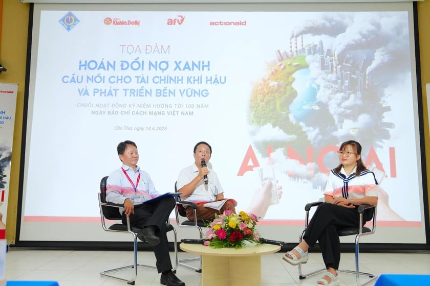 Các diễn giả chia sẻ tại Toạ đàm.