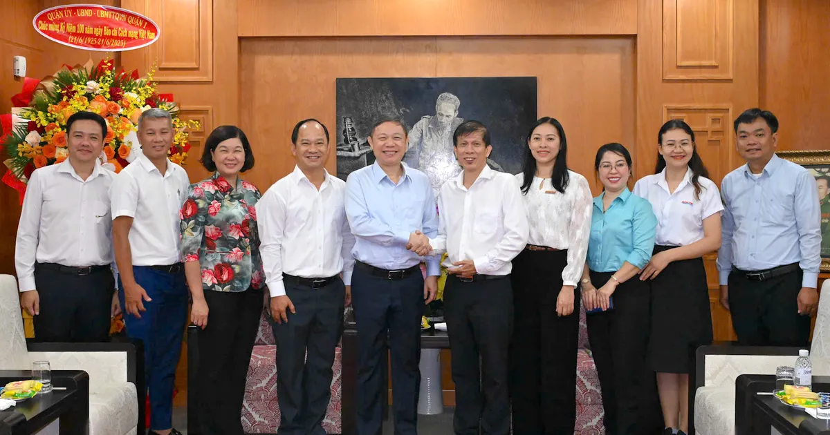 Đoàn đại biểu quận 1 thăm, chúc mừng Báo SGGP nhân Ngày Báo chí Cách mạng Việt Nam