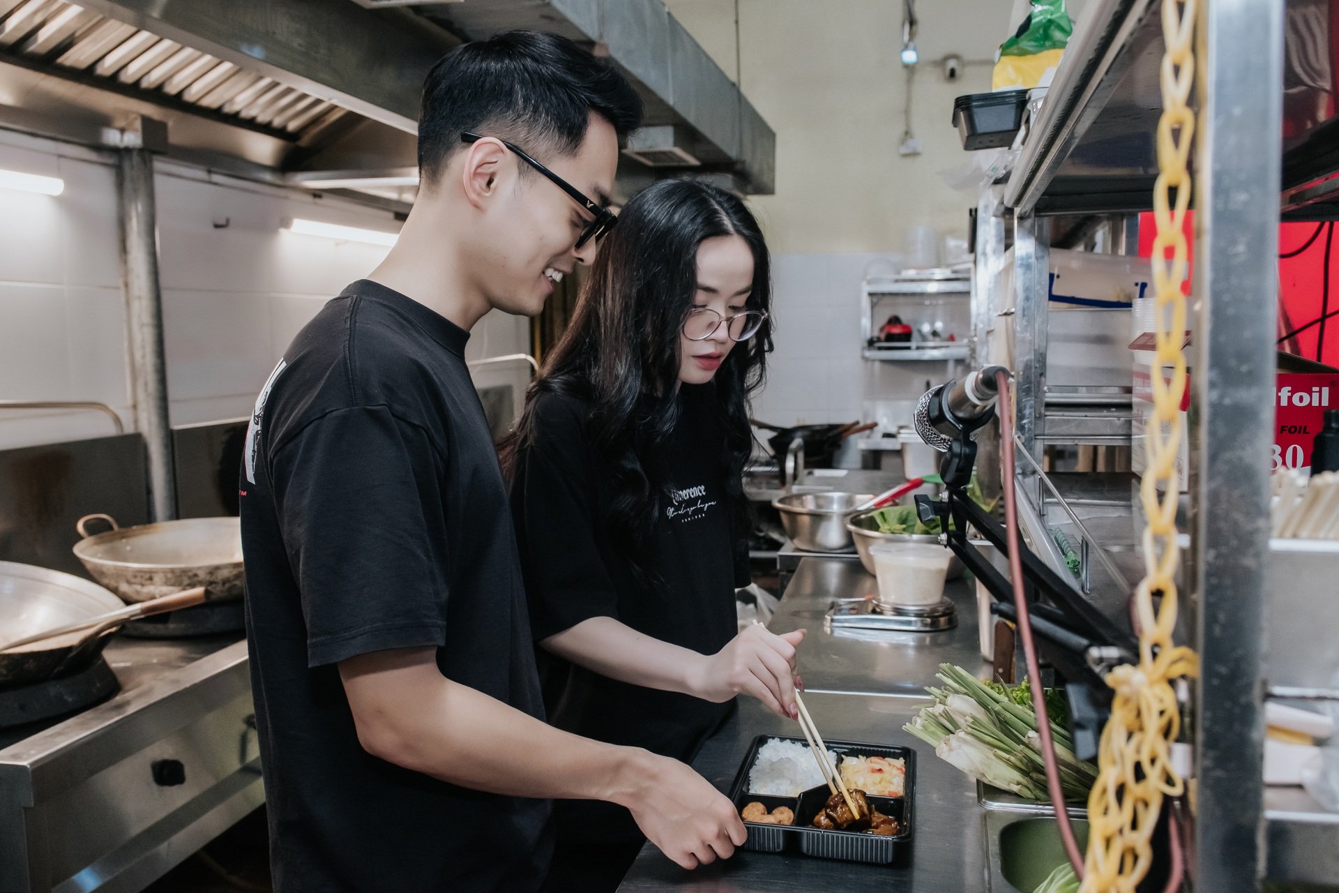 Ký sự “thâm nhập” bếp ăn đêm cho giới trẻ: Một quy trình không chệch nhịp - 2