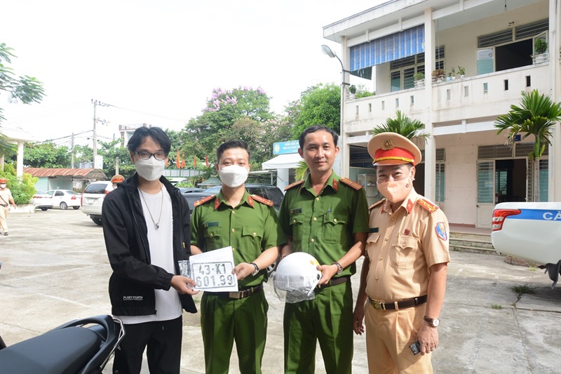 ការ​ចុះ​បញ្ជី និង​ការ​ចេញ​ស្លាក​លេខ​ត្រូវ​បាន​អនុវត្ត​ក្នុង​ទិស​ដៅ​រក្សា​ស្លាក​លេខ​ក្នុង​មូលដ្ឋាន​ដូច​គ្នា។