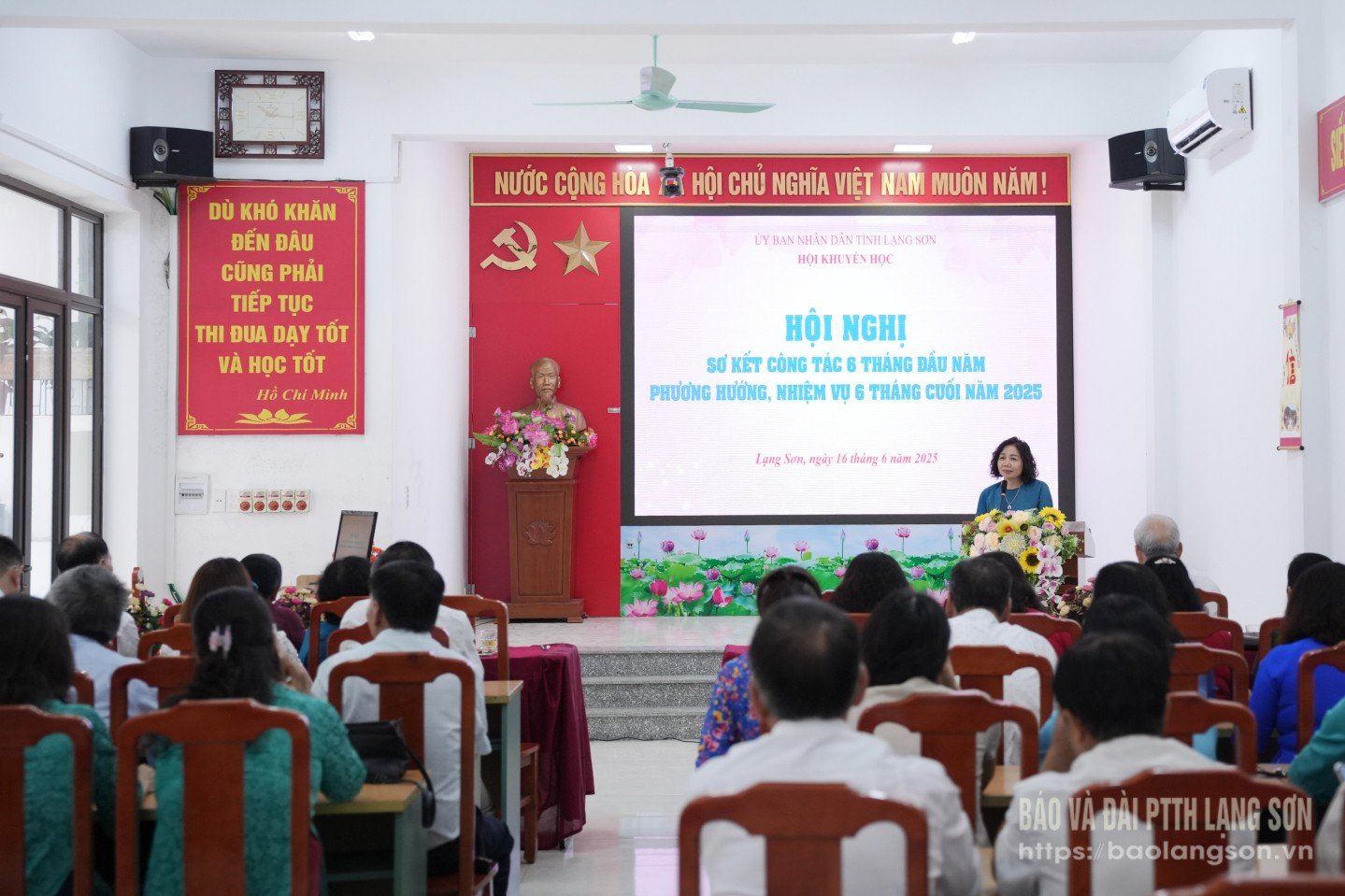 Quang cảnh hội nghị