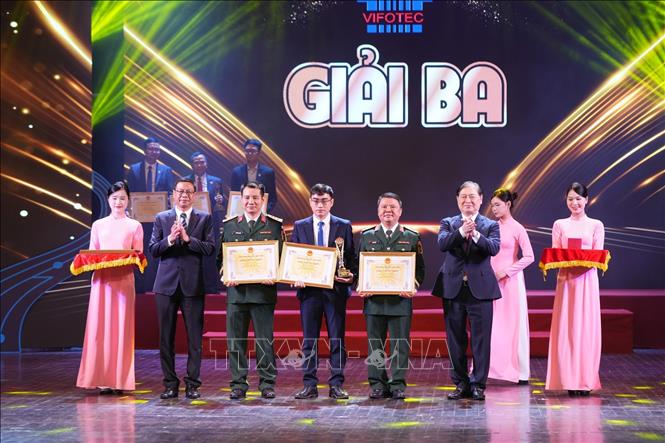 បច្ចេកវិទ្យាមីក្រូវ៉េវ ទិសដៅថ្មីសម្រាប់ការផលិតសម្ភារៈស្អាត