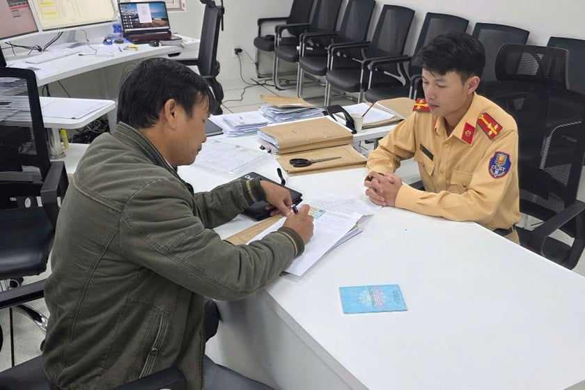 anh-thanh-lam-viec-tai-phong-csgt-cong-an-tinh-lam-dong.jpg
