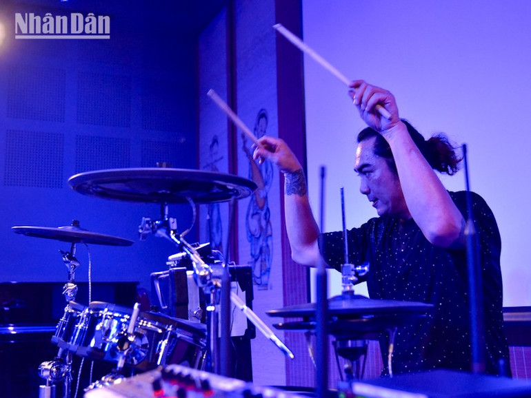 buc-tuong-band-tai-phap-6.jpg