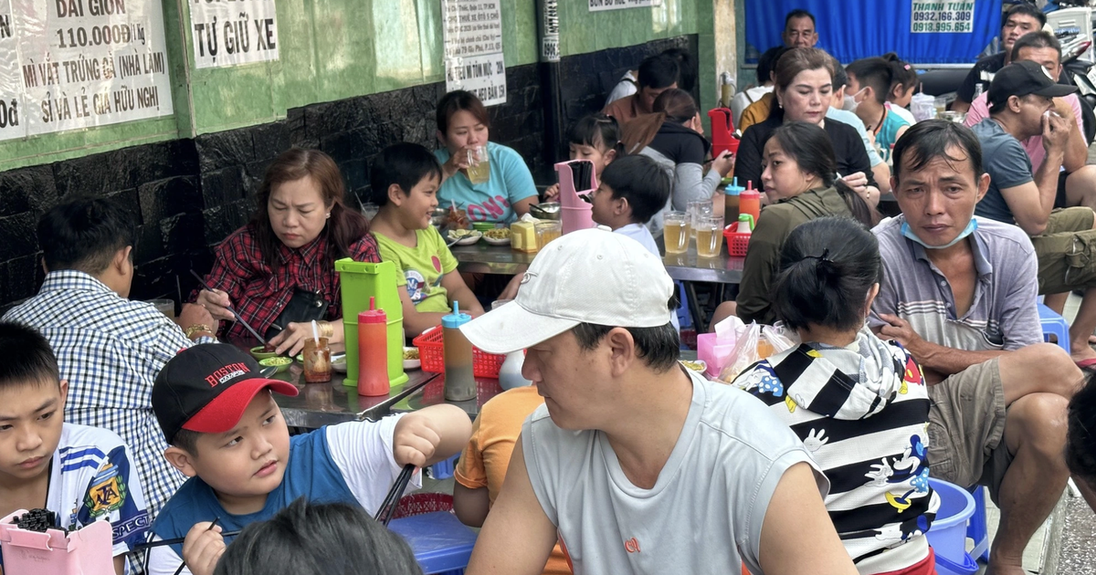 ร้านก๋วยเตี๋ยวเนื้อชื่อดัง 10,000 บาท ร้านก๋วยเตี๋ยว 15,000 บาท... ในนครโฮจิมินห์ ราคาจะมีการขึ้นหรือไม่?