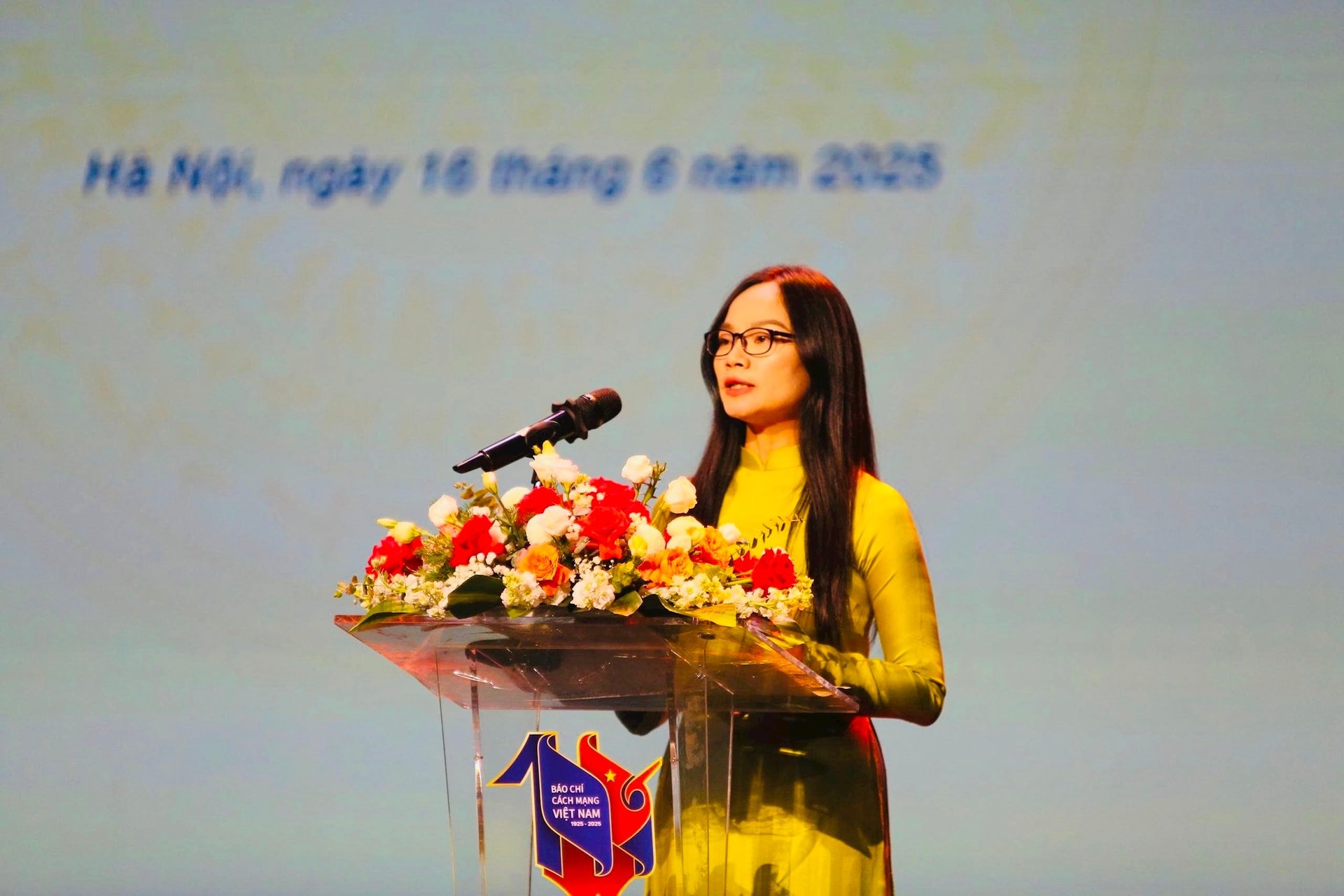 vuong-minh-hue-pb.jpg