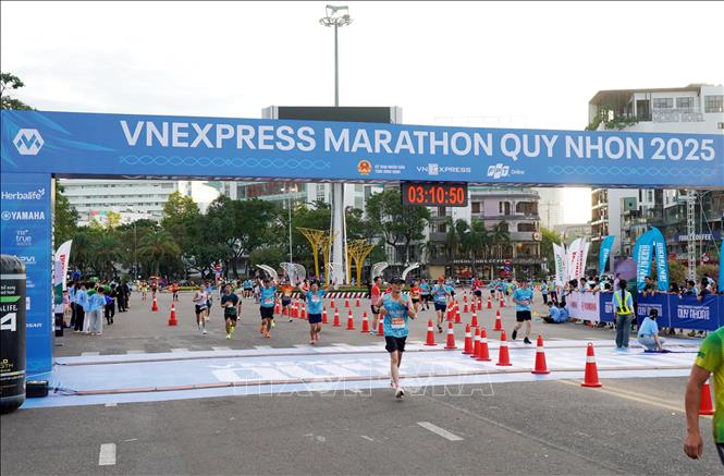 12.000 vận động viên tranh tài tại giải chạy VnExpress Marathon Quy Nhơn 2025 - Ảnh 2.