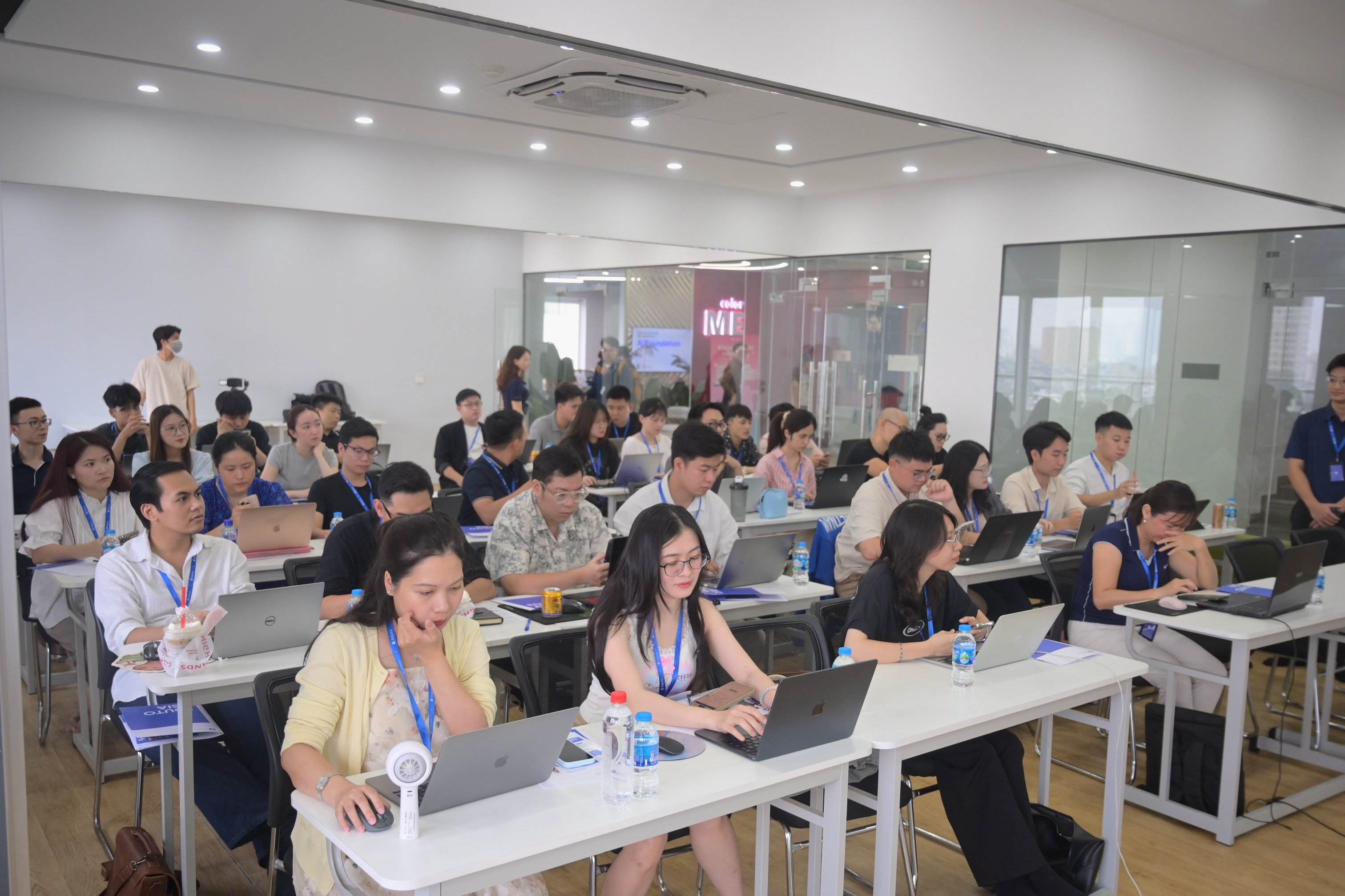 AI cào bằng trình độ: Từ Gen Z đến CEO cấp tập đi học lại từ đầu - 3