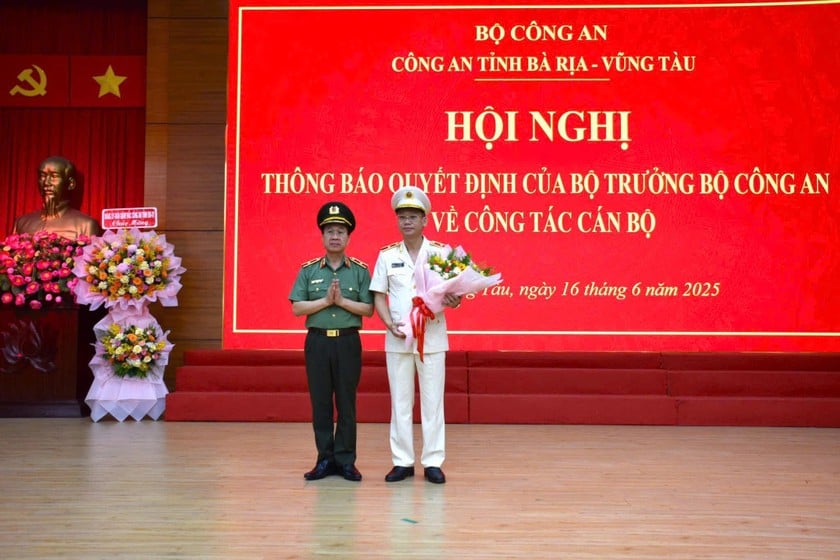 Thiếu tướng Vũ Như Hà nhận quyết định giữ chức Giám đốc Công an tỉnh Tây Ninh. Hình: CAT