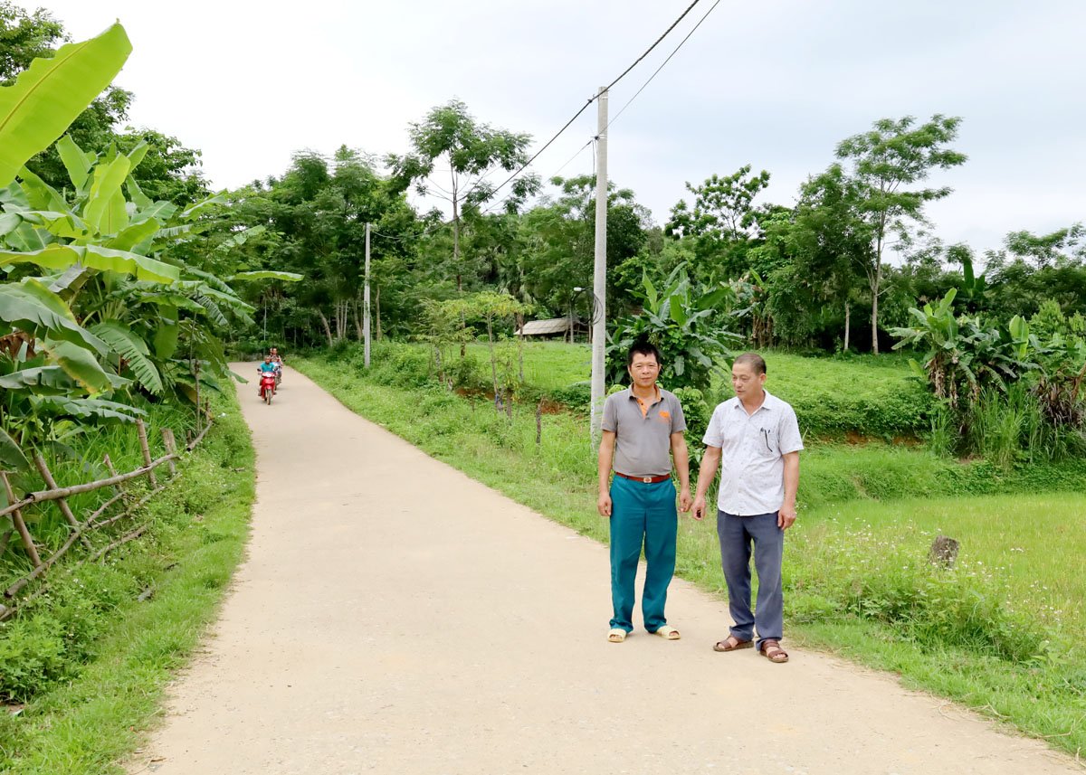 Tuyến đường đi thôn Muộng, xã Liên Hiệp (Bắc Quang) được bê tông hóa, tạo thuận tiện cho hơn 90 hộ dân đi lại và giao thương hàng hóa.