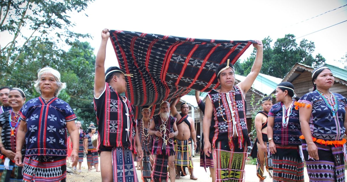 El "hilo rojo" que conecta a la comunidad montañosa de Quang Nam