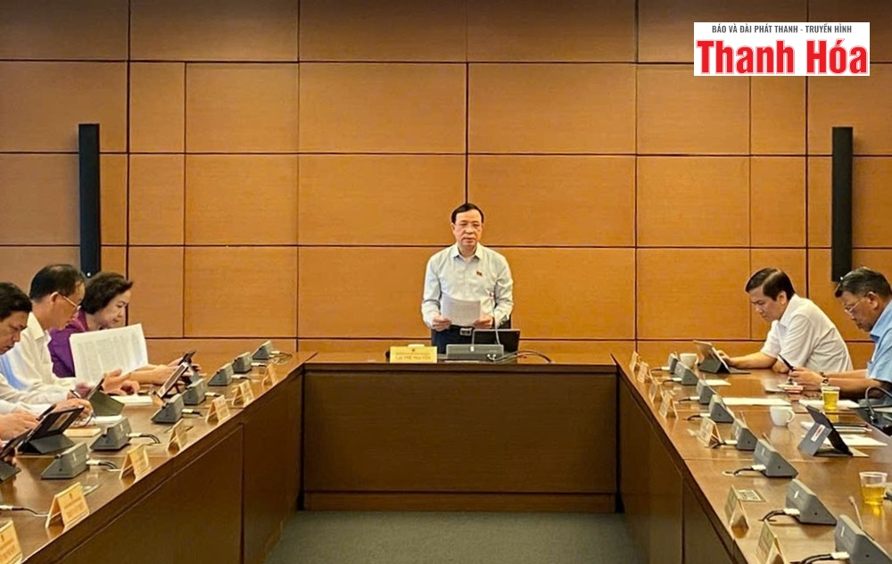 Thanh Hoa National Assembly Delegation discusses in groups the draft Law on Railways (amended)