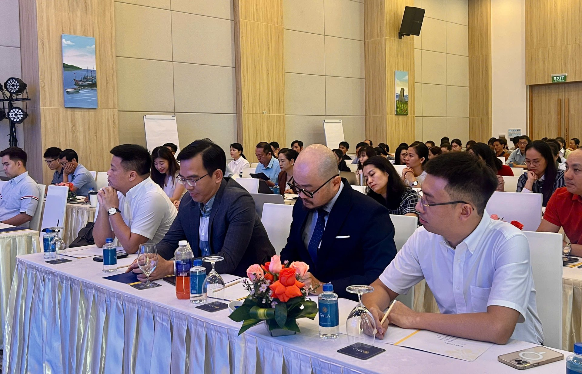 Các đại biểu dự hội nghị. Ảnh: VÕ PHÊ