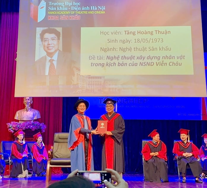 Trịnh Kim Chi, Hạnh Thúy, Thanh Hiệp rạng ngời trong lễ trao bằng Thạc sĩ nghệ thuật tại Hà Nội- Ảnh 2.