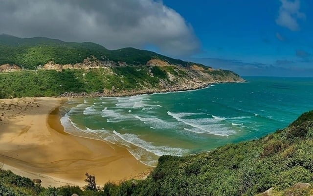 Entdecken Sie die Bucht von Vung Ro – ein wunderschönes Strandtourismusparadies in Phu Yen