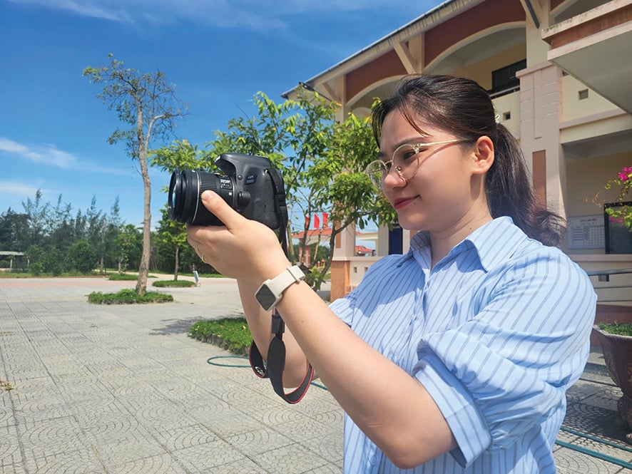 Những “bông hồng” cầm bút