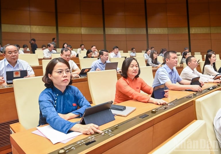 ndo_br_bieu-quyet-luat-nha-giao-2.jpg