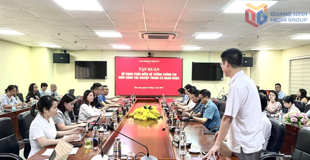 Đội ngũ cán bộ Trung tâm Truyền thông tỉnh tham gia lớp tập huấn sử dụng phần mềm hệ thống thông tin điều hành tác nghiệp trong cơ quan Đảng do Văn phòng Tỉnh uỷ tổ chức.