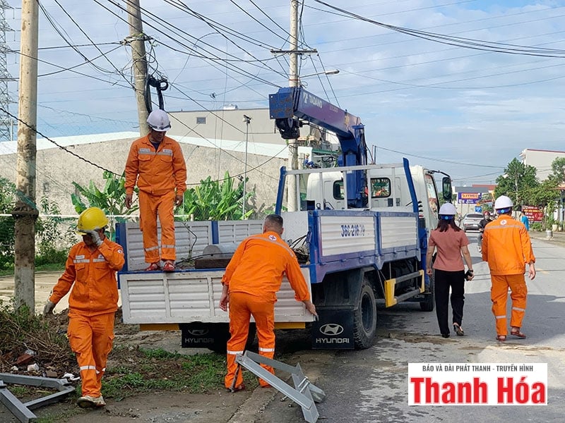 Đã khắc phục hoàn toàn sự cố gãy 19 cột điện do thiên tai