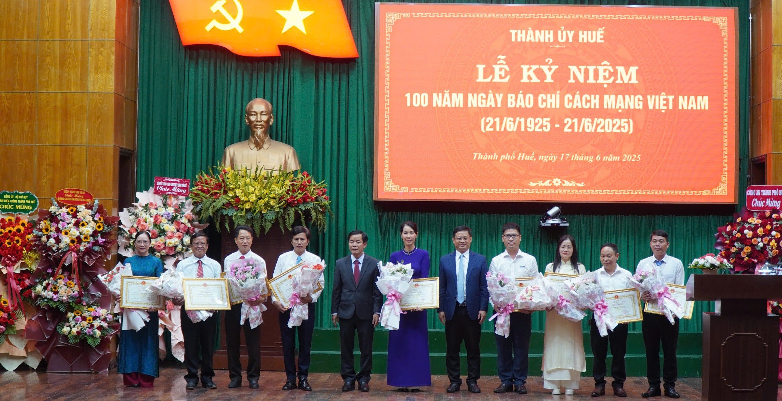 ការកសាងទីភ្នាក់ងារសារព័ត៌មាន និងក្រុមសារព័ត៌មានដែលមាន "វិជ្ជាជីវៈ មនុស្សធម៌ ទំនើប"