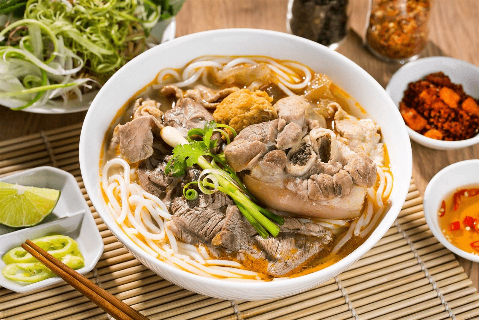 BÚN BÒ ĐÀ NẴNG - HƯƠNG VỊ MANG LÒNG HIẾU KHÁCH CỦA NGƯỜI ĐỊA PHƯƠNG - Nhà Ga Sân Bay Quốc Tế Đà Nẵng