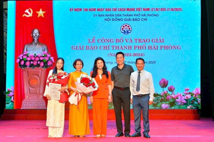 Báo Pháp luật Việt Nam đã đạt giải Khuyến khích với 3 kỳ: “Tăng cường sự lãnh đạo của Đảng đối với hoạt động của Hội đồng nhân dân – Ghi nhận từ Hải Phòng”.