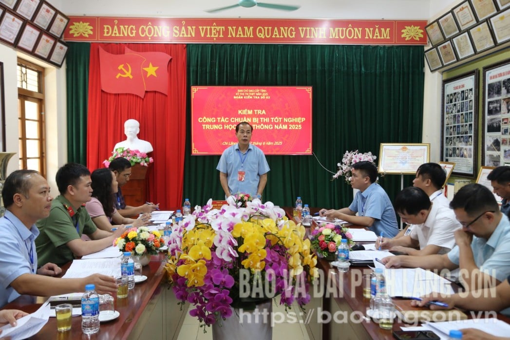 ប្រធាន​ក្រុម​អធិការកិច្ច​លេខ​២ នៃ​គណៈ​កម្មាធិកា​រ​ដឹកនាំ​ការ​ប្រឡង​ខេត្ត​បាន​ថ្លែង​ក្នុង​សម័យ​ប្រជុំ​អធិការកិច្ច។