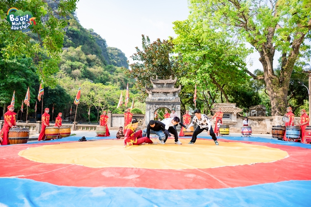 'Giang hồ màn ảnh' Duy Hưng đến Ninh Bình... đấu vật - Ảnh 4.