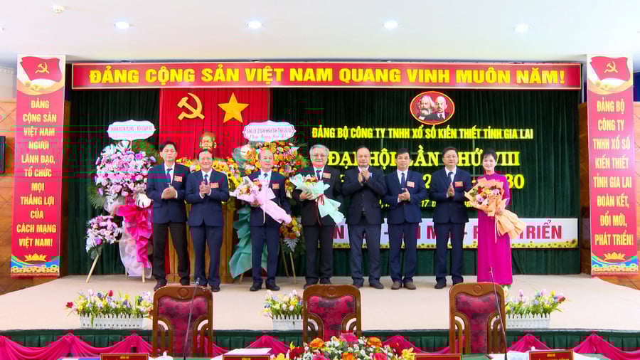 dung-khanh00-11-39-03still238.jpg