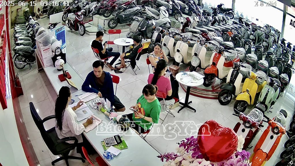 Cửa hàng xe điện Lê La, thị trấn Yên Mỹ (Yên Mỹ) nhập số lượng lớn xe điện phục vụ khách hàng chủ yếu là học sinh