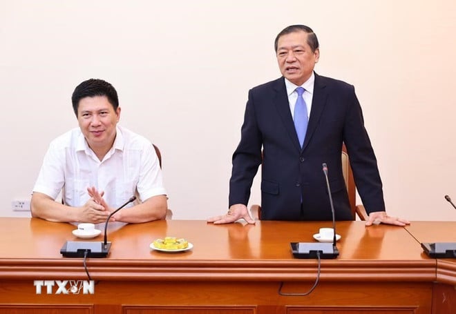 ttxvn-ban-tuyen-giao-chuc-mung-2.jpg