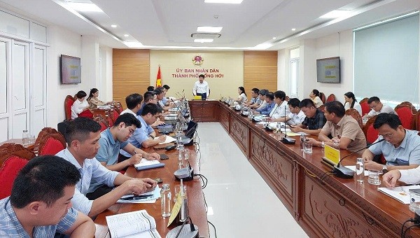 ពិភាក្សា​រក​ដំណោះ​ស្រាយ​ទប់​ស្កាត់​ការ​ហូរ​ច្រោះ​មាត់​សមុទ្រ​នៃ​ទីក្រុង Dong Hoi