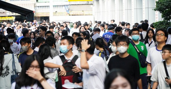 Thí sinh thở phào vì ĐHQG TP HCM mở thêm kênh tra cứu điểm thi