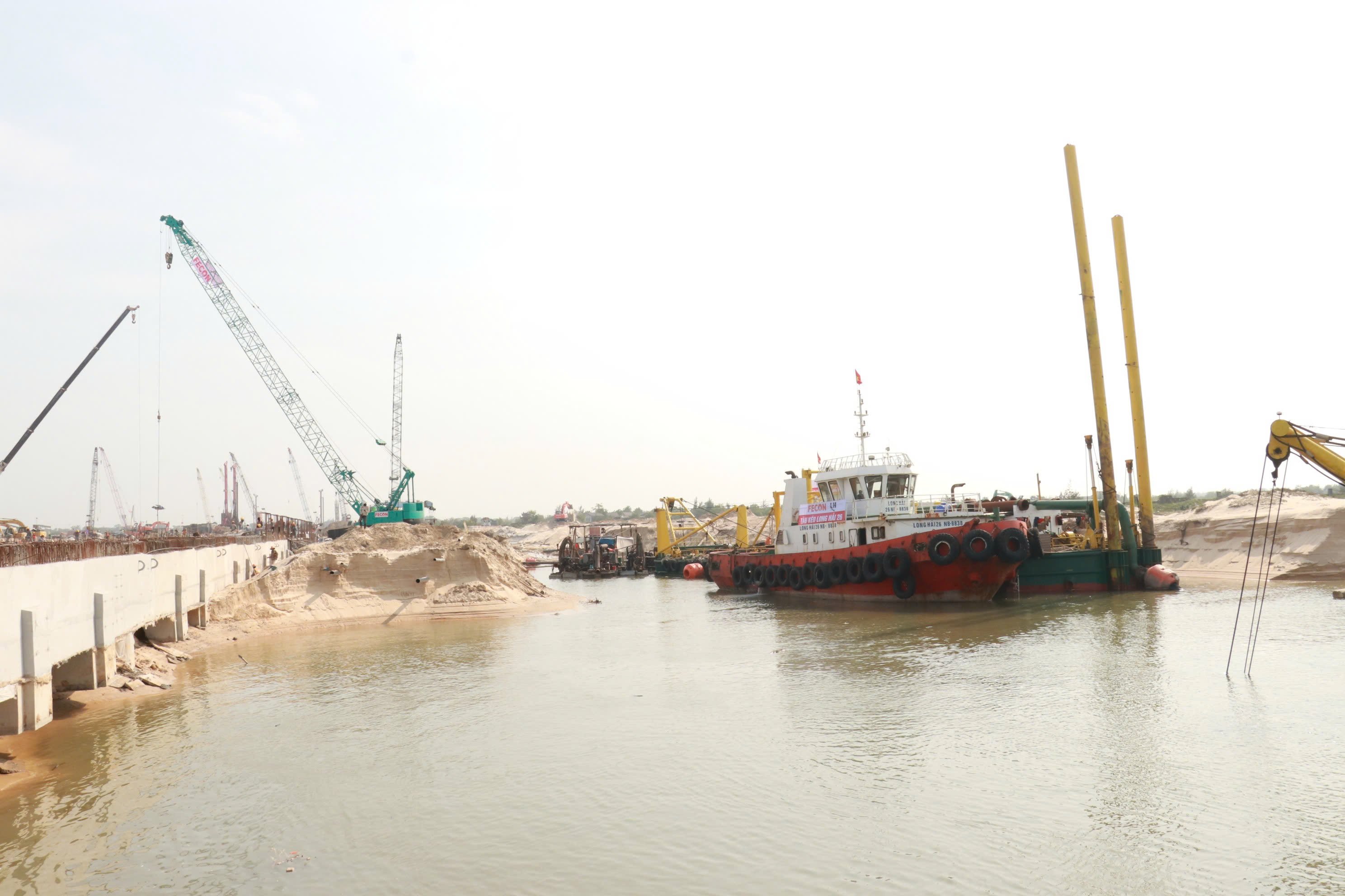 Yêu cầu quản lý, giám sát khoảng 60.000 m<sup>3</sup> cát nạo vét từ Dự án Khu bến cảng Mỹ Thủy