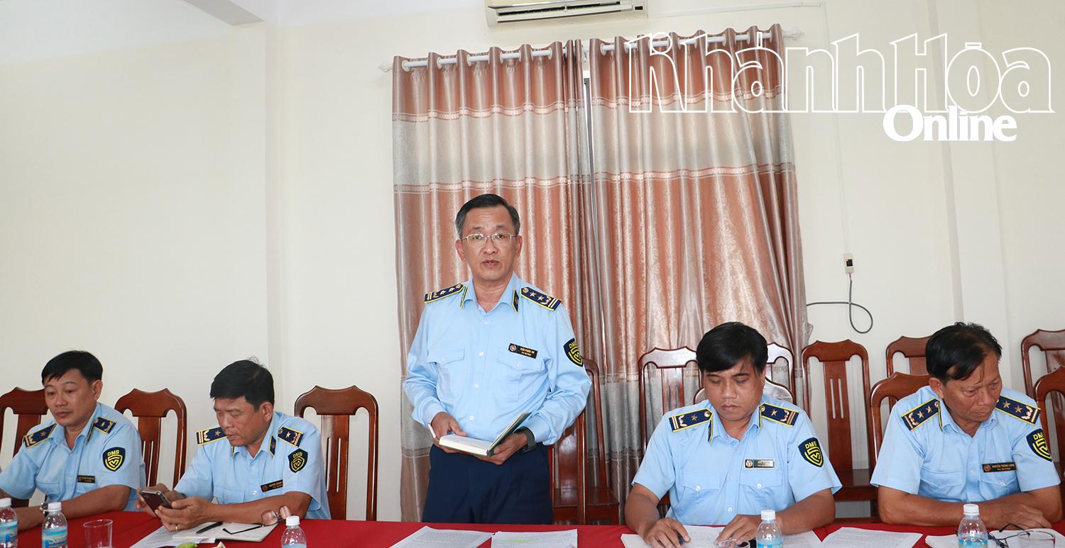 លោក Tran Phuoc Tri - ប្រធាន​មន្ទីរ​គ្រប់​គ្រង​ផ្សារ​ខេត្ត​ថ្លែង​ក្នុង​កិច្ច​ប្រជុំ។