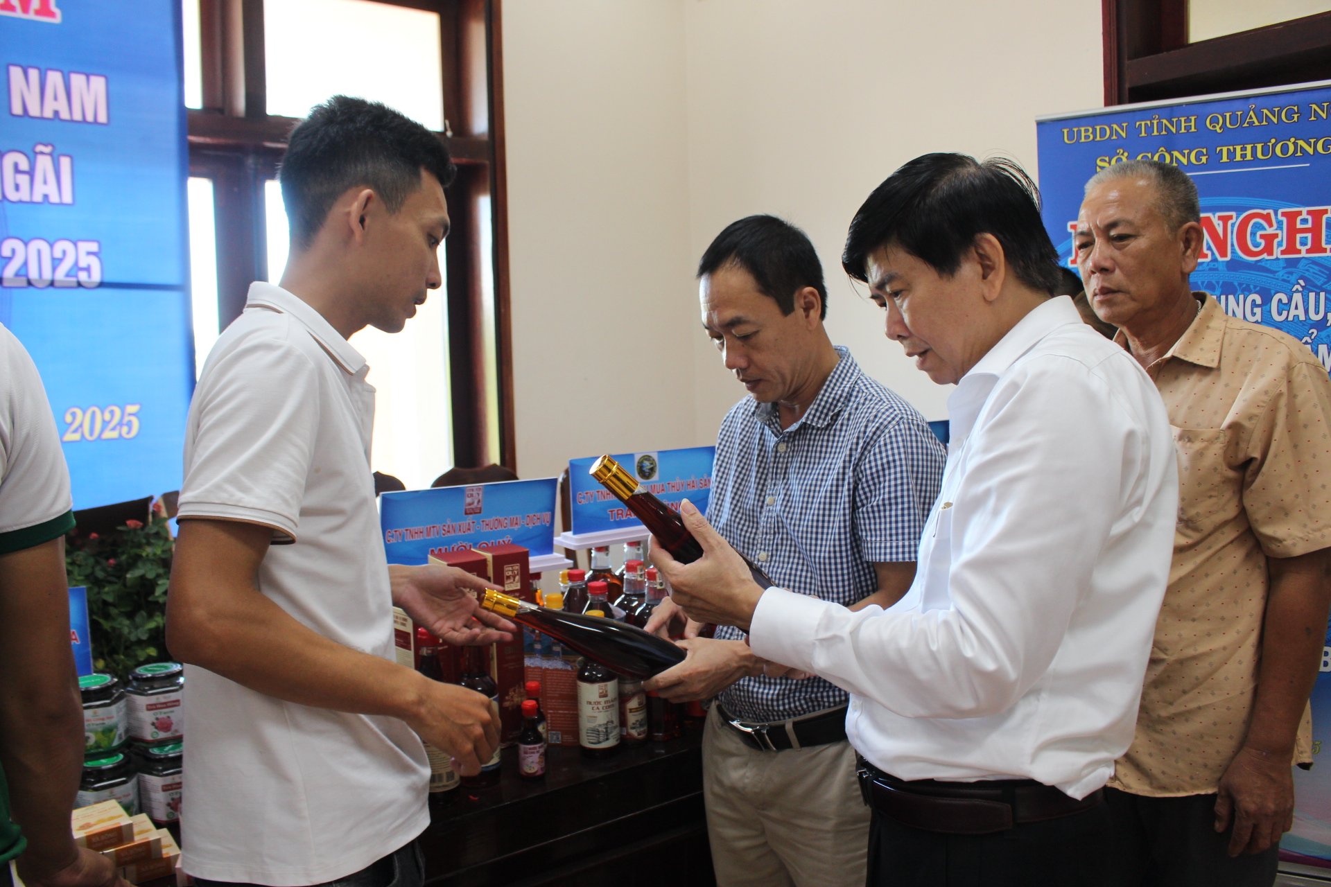 Ký kết 8 biên bản hợp tác kết nối tiêu thụ sản phẩm Quảng Ngãi tại Quảng Trị
