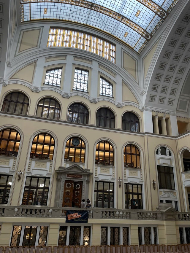 Bao nhiêu du học sinh Việt Nam đang học tập tại Hungary? - Ảnh 2.