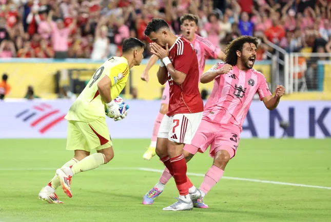 Đá hỏng phạt đền trước CLB của Messi, cầu thủ Ai Cập bị trừ gần 3 tháng lương ảnh 1