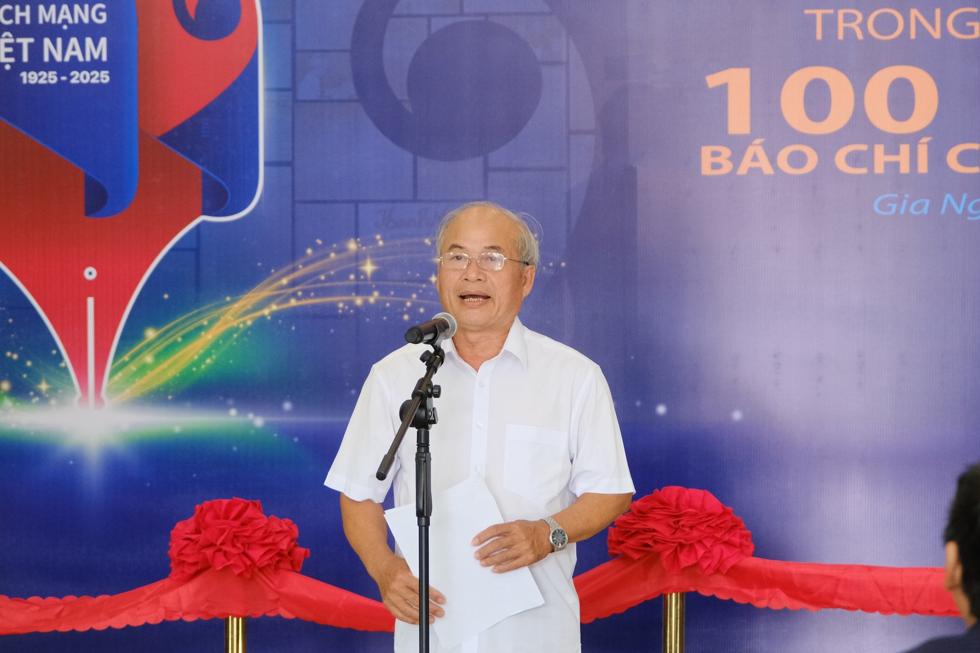 Ông Phan Quốc Ly, Phó Giám đốc Đài phát thanh-Truyền hình tỉnh Đắk Nông, Phó Chủ tịch Hội Nhà báo tỉnh phát biểu khai mạc 