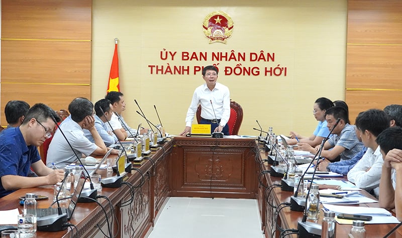 ប្រធានគណៈកម្មាធិការប្រជាជនទីក្រុង Dong Hoi លោក Hoang Ngoc Dan បានបញ្ចប់សិក្ខាសាលា។