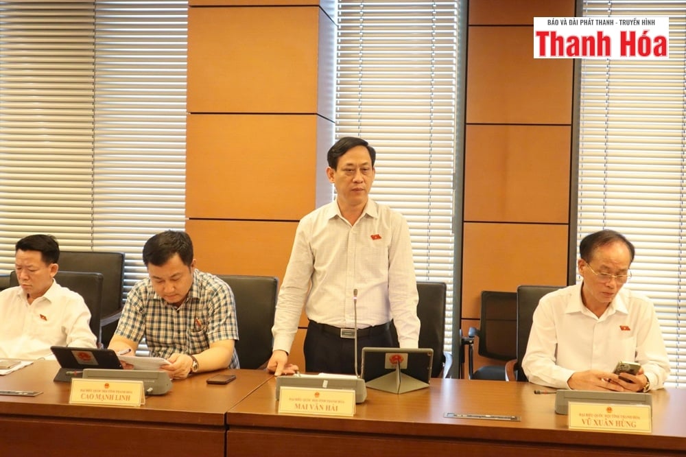 Thanh Hoa National Assembly Delegation discusses in groups the draft Law on Railways (amended)