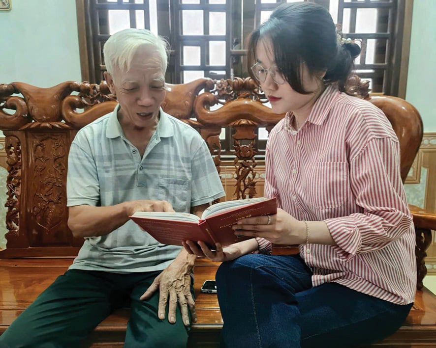 Những “bông hồng” cầm bút